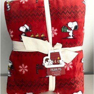 NWT Berkshire Peanuts Christmas Snoopy Blanket/Throw Full/Queen size